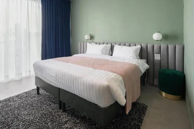 디럭스 킹룸 — Our Nomad Boutique Hostel
