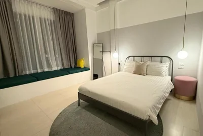 디럭스 퀸룸 — Our Nomad Boutique Hostel