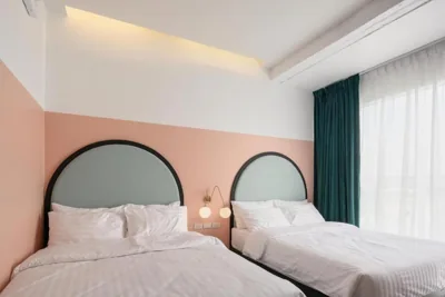 퀸침대 2개가 있는 퀸룸 — Our Nomad Boutique Hostel